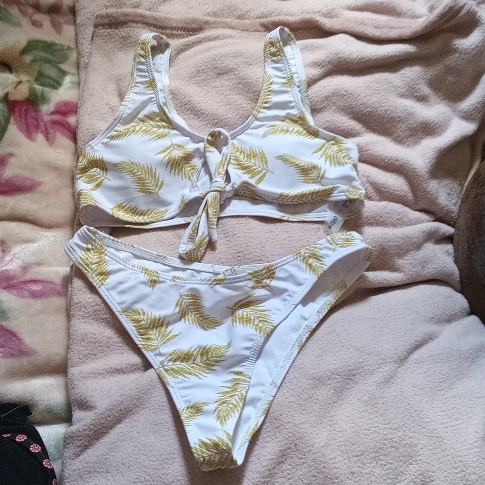 Bathing suit - Picture 2 of 2